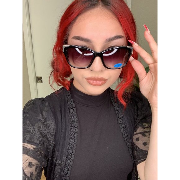 LAST ONE - Horned Tip Plastic Rim Sunnies - Black - Picture 4 of 4